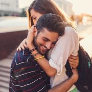 Faire une rencontre amoureuse facilement : conseils et astuces